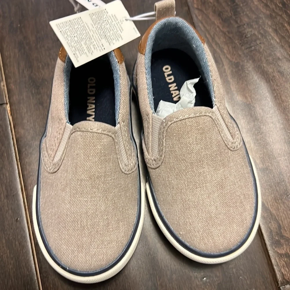 NWT Old Navy Baby Boys Canvas Mollusk slip on shoes!